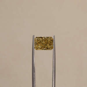 IGI Certified 5.00 Carat Yellow Radiant Cut Lab Grown Diamond with VVS1 Clarity Exquisite Brilliance and Luxury - Product Image 6