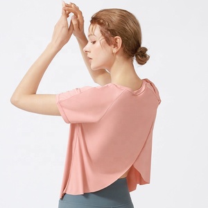 Nouveau T-shirt de sport pour femme 2026, style blouse de yoga, à manches courtes, séchage rapide, sensation de fraîcheur, fente dorsale, en Spandex/Nylon, pour l'été - Product Image 1