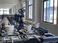 Machine automatique de formage de céramique Ligne de production d'argile en grès cérame Équipement de fabrication avec fonction de moulage