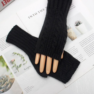 Autunno inverno guanti lavorati a maglia mezze dita da donna versione coreana Versatile uso quotidiano per gli studenti a mezza lunghezza senza dita - Product Image 6