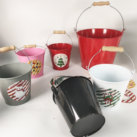 Vente en gros personnalisé Holly Jolly personnalisé rouge métallique cadeau de Noël seau décorations de Noël seau en métal avec poignée