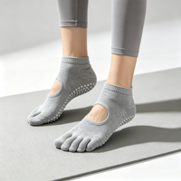 Chaussettes de yoga et de Pilates antidérapantes à logo personnalisé avec semelle en silicone et découpe au niveau du cou-de-pied, chaussettes de performance pieds nus antidérapantes à la cheville