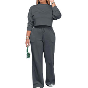 Conjunto de Dos Piezas de Punto Suave Premium para Mujer, Hecho de Poliéster y Spandex, Pantalones Cortos Sólidos, Ropa de Estar por Casa de Lujo, Experiencia de Confort en el Hogar - Product Image 1