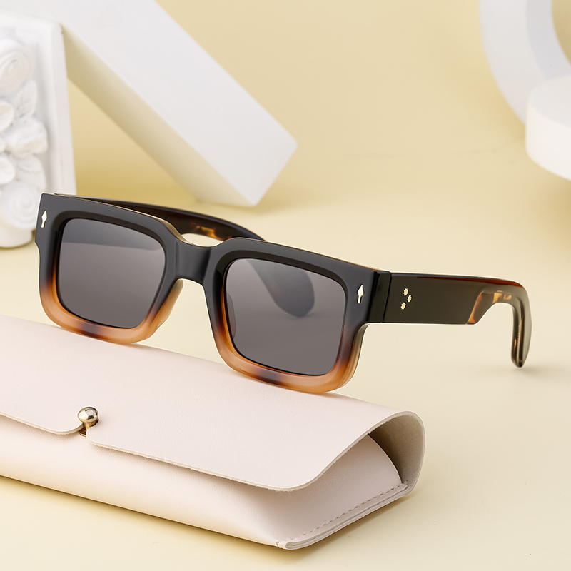 Thick Square Polarized Sunglasses - Vintage Oversized Style display picture 2