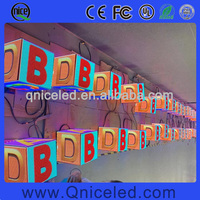 4G 5G WLAN App-gesteuerter LED-Video-Würfel-Display Kreativer Magischer Würfel-Bildschirm Scrollendes Display Rotierende Werbe-Leuchtbox