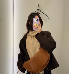 Nouveau Sac à Bandoulière Rétro Élégant <span class=keywords><strong>pour</strong></span> Femme 2026 – Sac Messager Demi-Lune de Luxe Style Designer <span class=keywords><strong>pour</strong></span> Usage Quotidien - Product Image 3