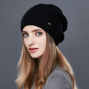 Chapeaux d'hiver à pompons en fourrure pour femmes <span class=keywords><strong>Bonnet</strong></span> chaud en crochet Chapeau de ski personnalisé Baggy Chunky Skull - Product Image 1