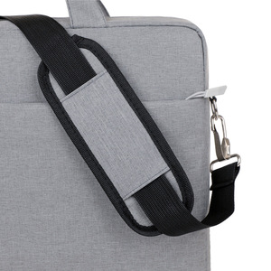 Housse pour ordinateur portable en tissu Oxford - Étui moderne, durable et imperméable avec fermeture éclair et bandoulière pour transport croisé - Product Image 3
