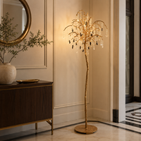 Lampe sur pied contemporaine créative en laiton avec branches et cristaux colorés, idéale pour salon de villa française de luxe ou hôtel.