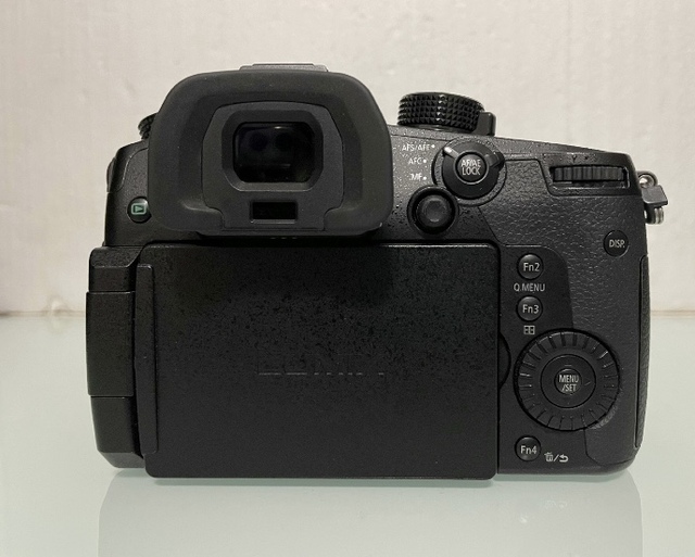 GH5 Mirrorless Digital Camera Flip-Up Touchscreen (2"-3") 4K Video CMOS Sensor Fixed Focus ABS Material Lithium Battery SD Card