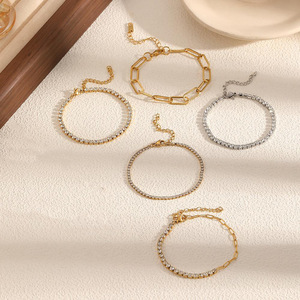 สร้อยข้อมือสแตนเลสประดับเพชรสำหรับผู้หญิง ชุบทอง 18k ดีไซน์ทรงเรขาคณิต เครื่องประดับสำหรับสวมใส่ทุกวัน - Product Image 1