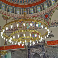 Grand lustre en fer de style arabe personnalisé pour les halls d'hôtel à haut plafond et les salles de banquets des mosquées marocaines