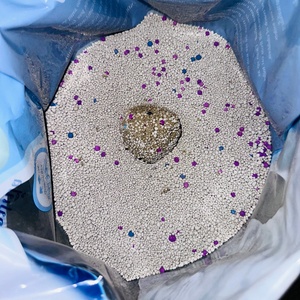 All'ingrosso 5kg lettiera per gatti in Bentonite ad aggrovacciarsi velocemente 99% il controllo degli odori Extra privo di polvere altamente adsorbente sferico grigio chiaro - Product Image 3