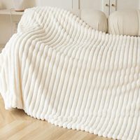Couverture en flanelle de polyester de style européen-américain mignonne pour l'hiver, de haute qualité, douce pour la peau, pour la décoration de la chambre à coucher