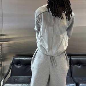 Ensemble de survêtement 2 pièces personnalisé pour homme, veste courte zippée à col montant et pantalon capri large, tenue streetwear assortie - Product Image 2