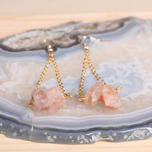 Boucles d'oreilles en aquamarine brute 10-15mm, cristal naturel brut, pendentif chaîne en alliage plaqué or, vente en gros personnalisable - Product Image 4