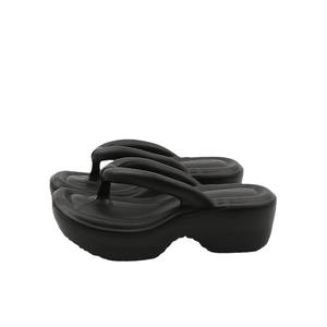 Tongs confortables pour femmes Conception de plate-forme imprimée respirante en PVC/plastique/EVA Caractéristiques antidérapantes EVA jetable - Product Image 5