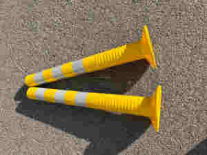 عمود تحذير مرن للمرور من البلاستيك عالي الكثافة بلون برتقالي وأصفر عاكس للضوء بطول 75 سم ووزن 530 جرام - Product Image 5