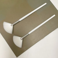 Whitening Facial Water Therapy Brush Fruit Acid Verjongende vloeistof Waaiervormig masker Zacht haar Schoonheidssalonhulpmiddel