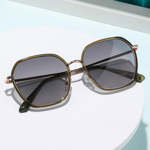 Lunettes de soleil carrées pour femmes Ks-3848, monture noire, verres TAC, protection UV400, utilisation en extérieur - Product Image 5