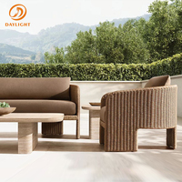 Ensemble de salon d'extérieur moderne en rotin PE, 2 chaises profondes avec coussins crème travertin pour piscine, villa, complexe hôtelier