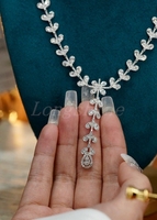 Diamant Blanc Naturel Or 18K Couleur Blanche Conception Délicate Nouvelle Forme de Branche Grand Collier