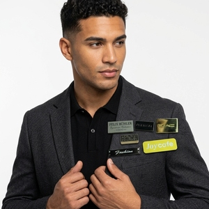 <span class=keywords><strong>Etiquetas</strong></span> de logotipo de Metal personalizadas ecológicas para <span class=keywords><strong>ropa</strong></span>, <span class=keywords><strong>etiquetas</strong></span> de costura diseñadas con placa de identificación de aleación de Zinc cuadrada de marca registrada mate - Product Image 2