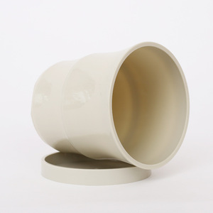 Pot de fleurs en résine en forme de bambou avec plateau, pour usage intérieur et extérieur, options de couleurs beige, marron, blanc - Product Image 4