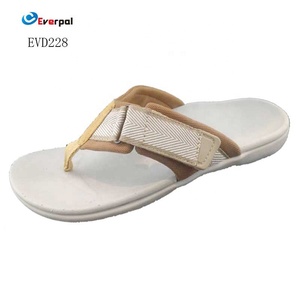 Sandali ortopedici da <span class=keywords><strong>uomo</strong></span> con supporto per l'arco plantare, morbidi e ammortizzati, ciabatte antiscivolo e traspiranti per l'inverno e l'estate - Product Image 1