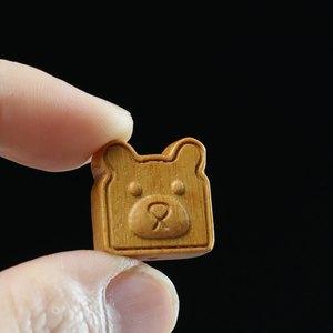 WD067 Adorables Dijes Cuadrados con Forma de Cabeza de Oso, Dijes de Madera Natural Aromática con Forma de Animal para Collares, Pulseras, Joyería y Manualidades - Product Image 3