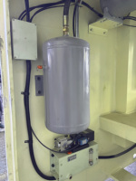 Presse pneumatique super robuste 400T pour le poinçonnage de pièces de châssis automobile, le découpage lourd et le formage par emboutissage profond en usine
