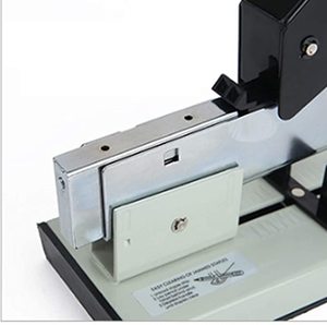 Engrapadora Manual de Plástico Gris Plateado, Resistente, Capacidad para 100 Hojas, Profundidad de Engrapado de 60 mm, Modelo 8100, Tamaño <span class=keywords><strong>Normal</strong></span> para Oficina - Product Image 5