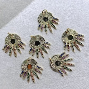 Colgante de Sol Radiante Chapado en Oro al por Mayor, Rayos de Circonita Cúbica Multicolor, Joyería de Moda, Accesorios de Moda - Product Image 1