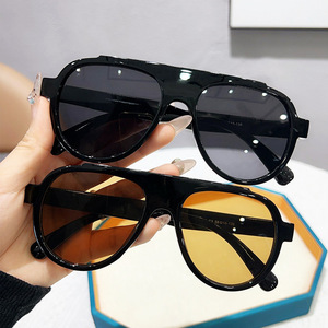 Gafas de Sol de Alta Calidad Unisex Anti-UV Antideslumbrantes Diseño Clásico Nuevo Diseño de Moda Ojos Rojos Cara Grande Delgada - Product Image 1