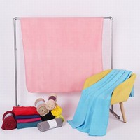 Usine en gros super doux portable compagnie aérienne couverture solide polaire voyage couverture pour cadeau de promotion