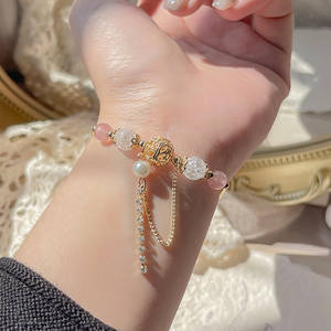 Bracelet en perles de cristal de fraise naturel, symbole d'amour et d'amélioration des relations, cadeau pour les amis - Product Image 2