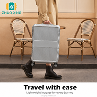 Valise de cabine ultra-légère de 20 pouces en matériau PC, bagage à roulettes portable en aluminium pour les courts séjours.
