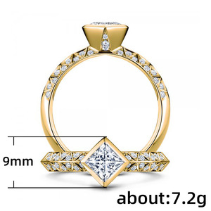 Anello di fidanzamento da donna F519 in oro giallo con diamante taglio principessa, diamante naturale colore G e pietre laterali - Product Image 4