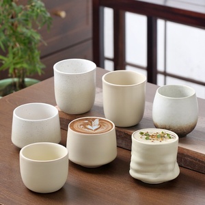 Tasse à eau en céramique minimaliste personnalisée, tasse à expresso en argile brute, tasse à thé artisanale beige clair, petite tasse QWE ZA204, boîte blanche - Product Image 1