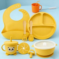 Ensemble d'assiettes pour bébé en silicone sans BPA avec logo personnalisé, assiettes à ventouse pour tout-petits, gobelet anti-fuite, ensemble d'alimentation pour bébé réutilisable, non toxique et mignon