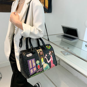 กระเป๋าผู้หญิงแฟชั่นเฉพาะกลุ่มสไตล์เรโทรลายการ์ตูนทรงเรขาคณิต กระเป๋าสะพายไหล่ กระเป๋าถือทรงบอสตัน รุ่น PU.94470 - Product Image 4