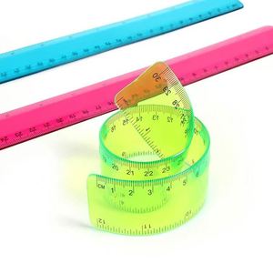 Novedades, Regla de PVC Flexible Transparente de 20/30 cm, Multifuncional, Plegable y Suave, para Material Escolar - Product Image 3