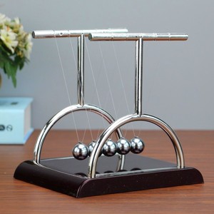 Yu Mo Newtons Cradle T Shape Metal Desk Ornament Physics Science Gift Desktop Decorative Object - Product Image 1