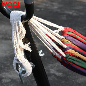 Hamaca Woqi para Exteriores con Estructura, Tamaño Doble, Diseño a Rayas, Tela de Algodón Roja, Uso Interior y Exterior - Product Image 4