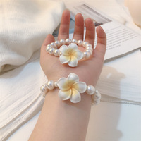 Frühlingshafte Süße Weiße und Gelbe Plumeria-Blumen Perlen-Elastikringe für Mädchen und Frauen Haaraccessoires
