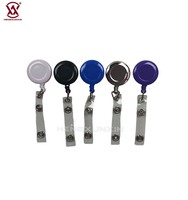 Porte-badge rétractable d'usine multicolore en plastique pour cartes d'identité, badges, cordons et accessoires de bureau
