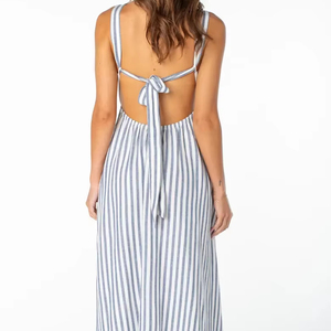 Robe longue décontractée en lin mélangé à rayures verticales bleues et blanches, col en V, sans manches, dos nu, ourlet à volants, fluide, pour les vacances d'été - Product Image 3