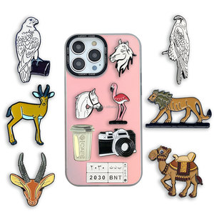 Pegatinas de insignia de bolsa de teléfono de esmalte suave de animales de Metal personalizado de alta calidad de los Emiratos Árabes Unidos - Product Image 4