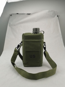 Échantillon gratuit de sacs de camouflage bouteille tactique OEM PVC randonnée sangle réglable formation Equipo Tactico 2L bouteille d'eau tactique chasse - Product Image 6