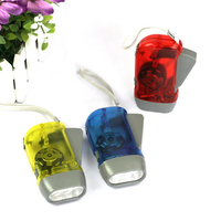 Lampe torche portable à manivelle manuelle 3 LED, dynamo à manivelle, lampe de survie d'urgence pour le camping et les activités de plein air